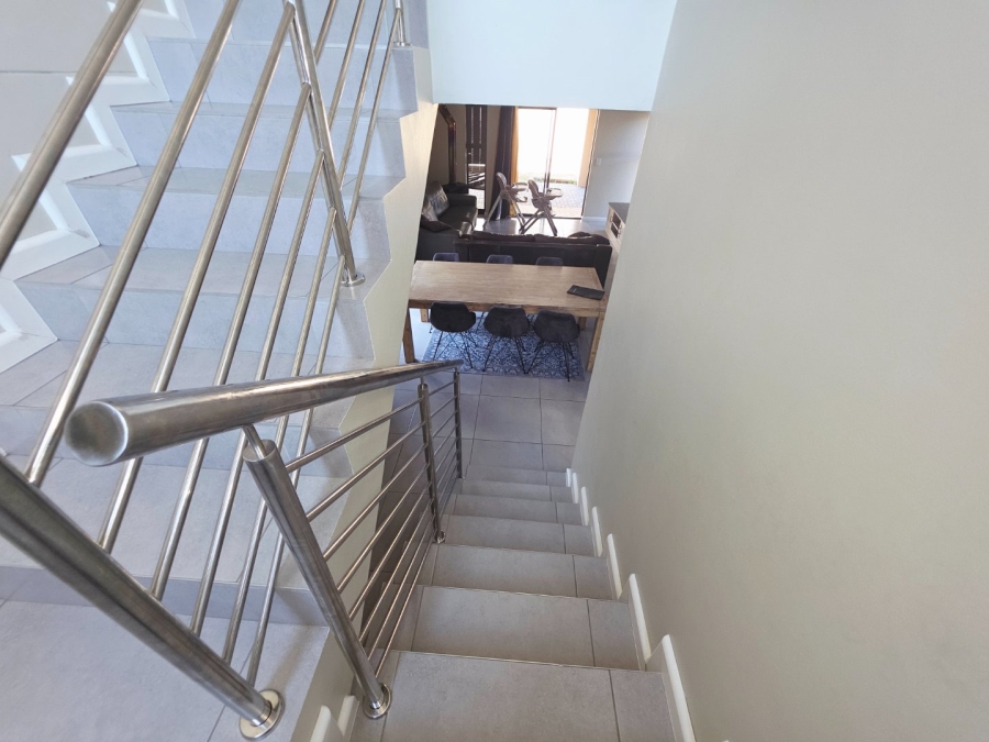 5 Bedroom Property for Sale in Sandown Western Cape